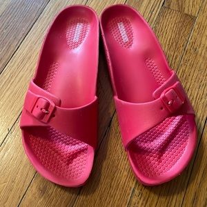 Preowned CUSHIONAIRE slide sandal